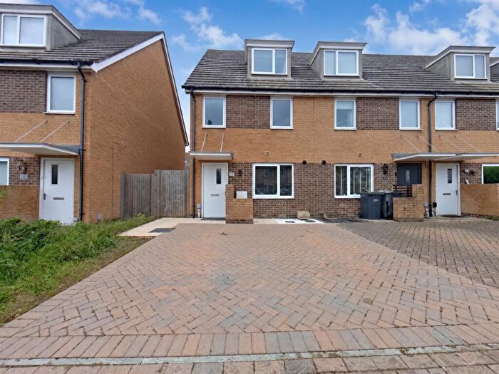 4 Bedroom End Of Terrace House To Rent In Solebay Way, Gosport, PO13