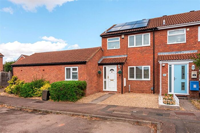 4 Bedroom Semi-Detached House To Rent In Alburgh Close, Bedford, Bedfordshire, MK42
