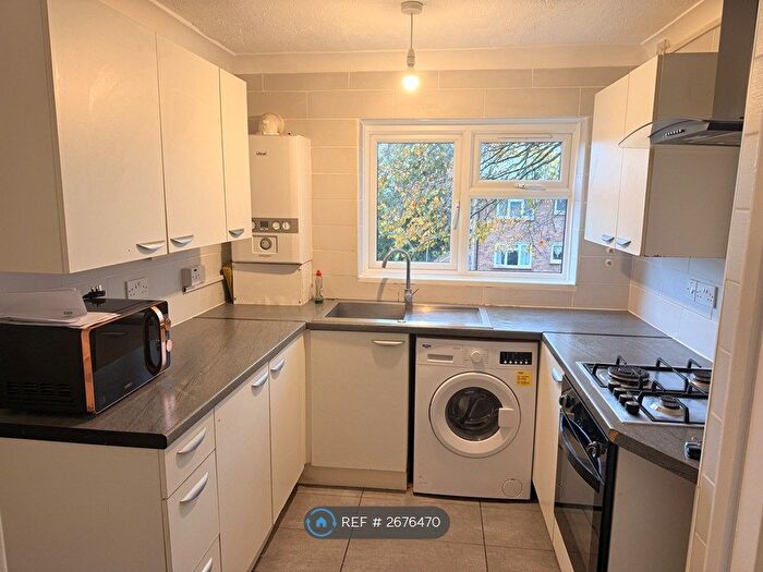 2 Bedroom Flat To Rent In Shorts Way, Rochester, ME1