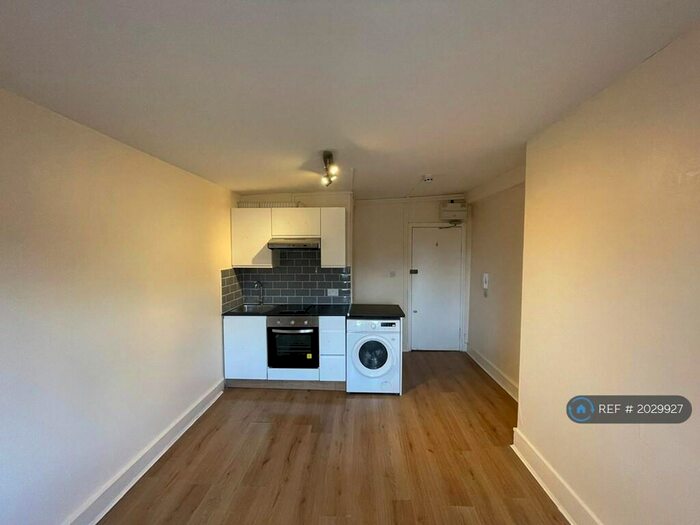 Studio To Rent In Harlesden, London, NW10