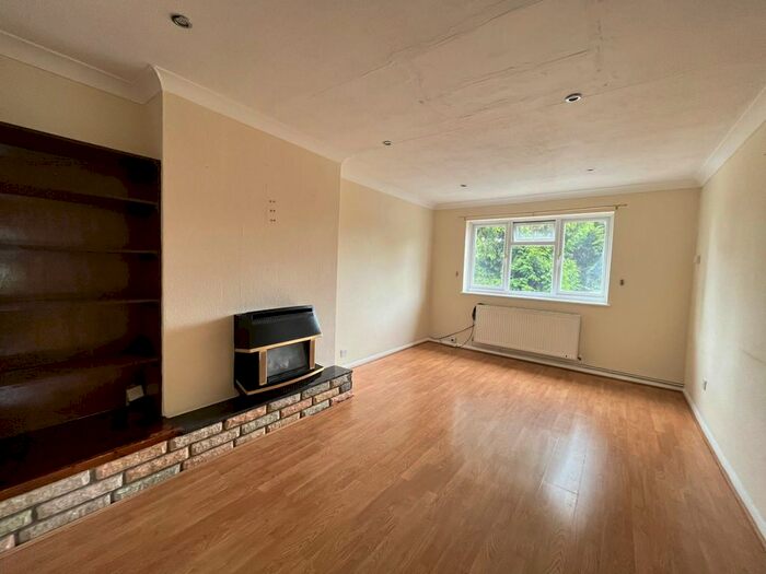 2 Bedroom Maisonette To Rent In Boltons Lane, Harlington, Hayes, UB3