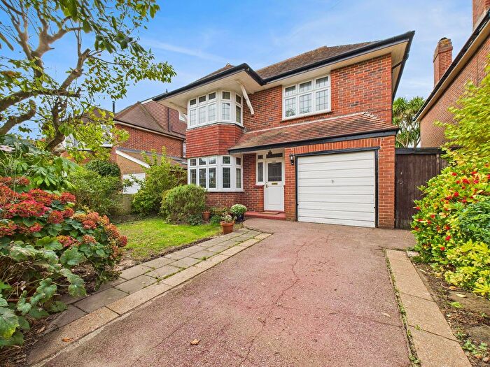 4 Bedroom Detached House For Sale In Southview Drive, Worthing, BN11