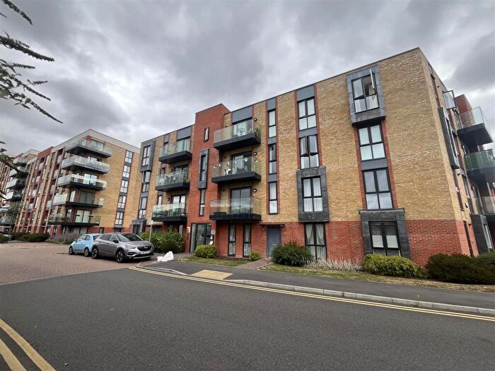 2 Bedroom Apartment For Sale In Oscar Wilde Road, Reading, Berkshire, RG1
