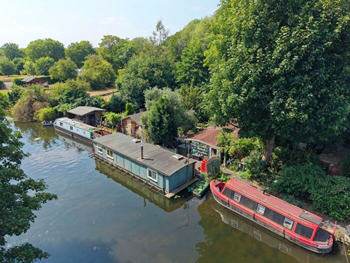 1 Bedroom Property For Sale In Benbow Waye, Uxbridge, UB8