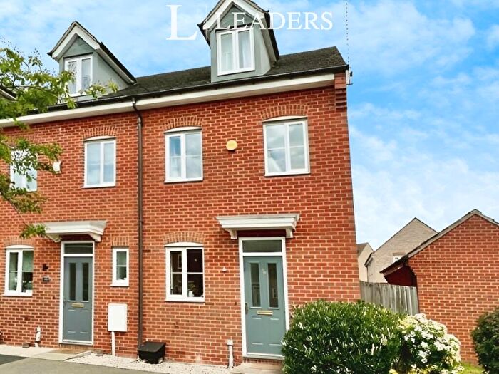 3 Bedroom Town House To Rent In The Pollards, Bourne, Lincolnshire, PE10