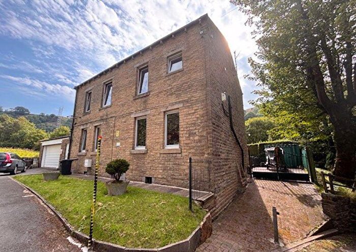 4 Bedroom Detached House For Sale In Dundee Road, Todmorden, OL14