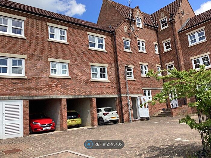 2 Bedroom Flat To Rent In Royal Wootton Bassett, Swindon (Rwb), SN4