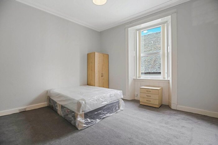 2 Bedroom Flat For Sale In / Hill Street, Irvine, KA12