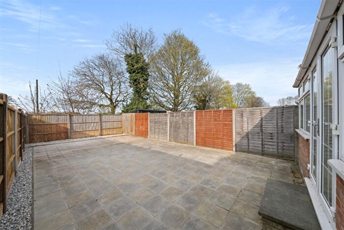 3 Bedroom End Of Terrace House For Sale In Kingsway, Hayes, UB3