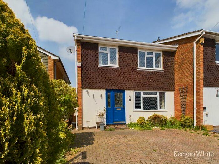 3 Bedroom End Of Terrace House To Rent In Harries Way, Holmer Green, HP15
