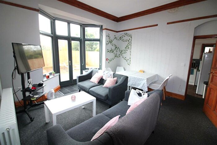 6 Bedroom Detached House To Rent In Trent Boulevard, Nottingham, Nottinghamshire, NG2