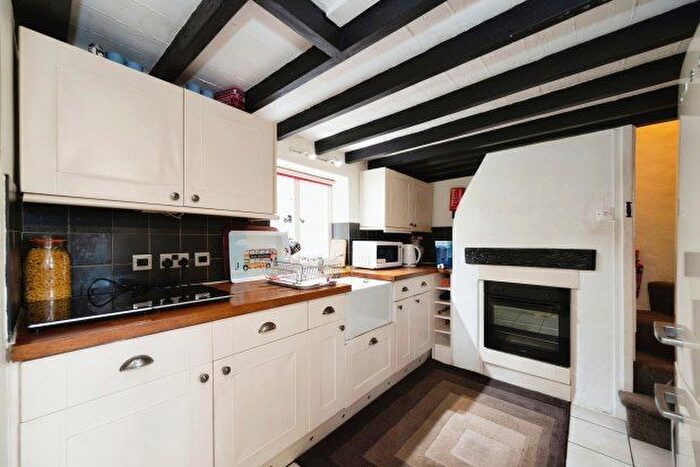 2 Bedroom Cottage To Rent In Manor Road, Hayling Island, PO11