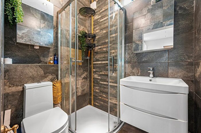 2 Bedroom Flat For Sale In Clements Road, South Bermondsey, SE16