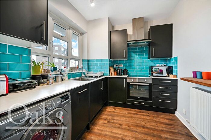 2 Bedroom Flat For Sale In Holmewood Gardens, London, SW2