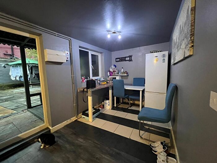 2 Bedroom Flat To Rent In Ilford, IG3