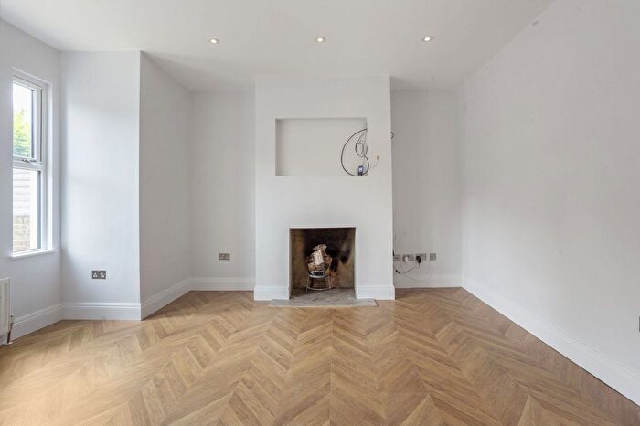 2 Bedroom Flat To Rent In London Road, Ascot, Berkshire, SL5