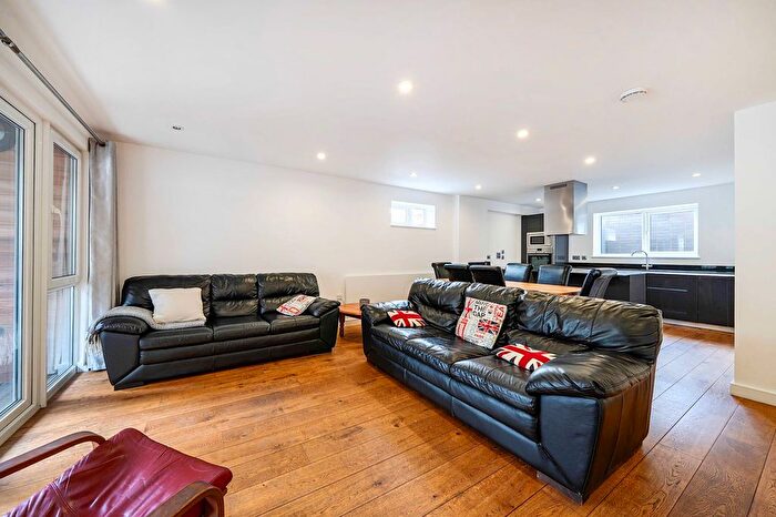 3 Bedroom Property To Rent In Maltby Street, London, SE1