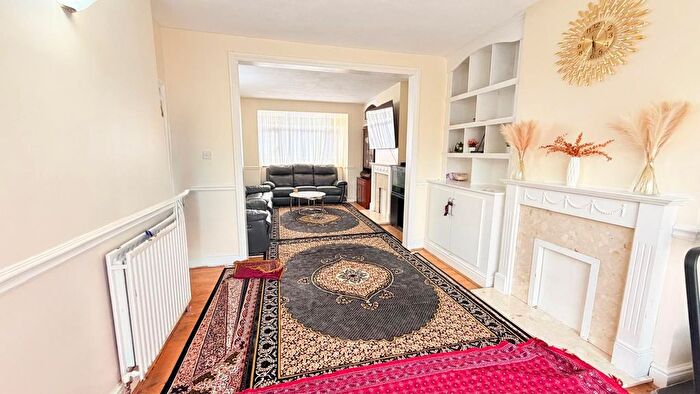 3 Bedroom Terraced House For Sale In St. Marys Walk, Hayes, UB3