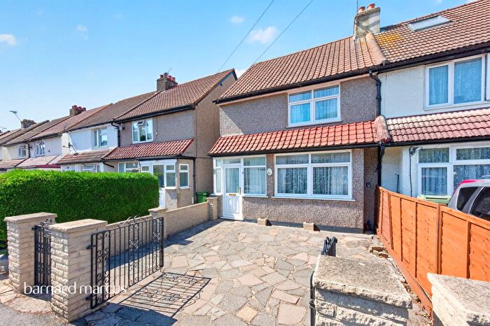 3 Bedroom Semi-Detached House For Sale In Brinkley Road, Worcester Park, KT4