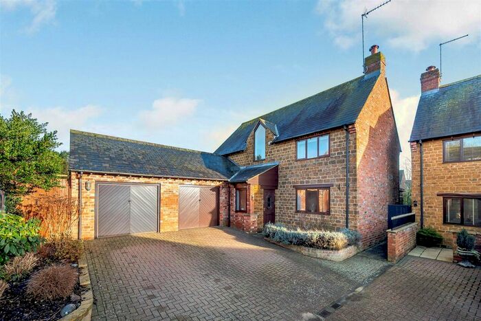 4 Bedroom Property For Sale In Appletree Road, Chipping Warden, Banbury, OX17