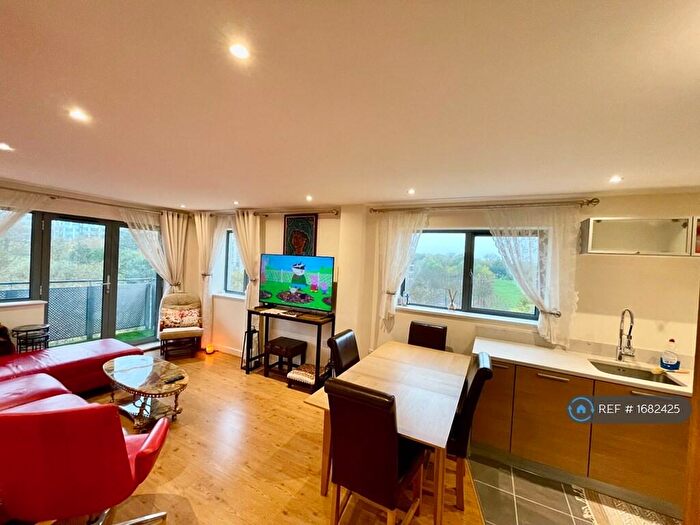 2 Bedroom Flat To Rent In Aqua House, London, NW10