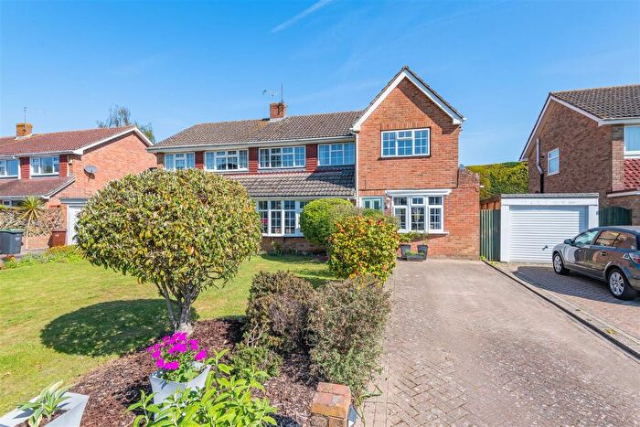 4 Bedroom Semi Detached House For Sale In Brookfield Avenue, Larkfield, Aylesford, ME20
