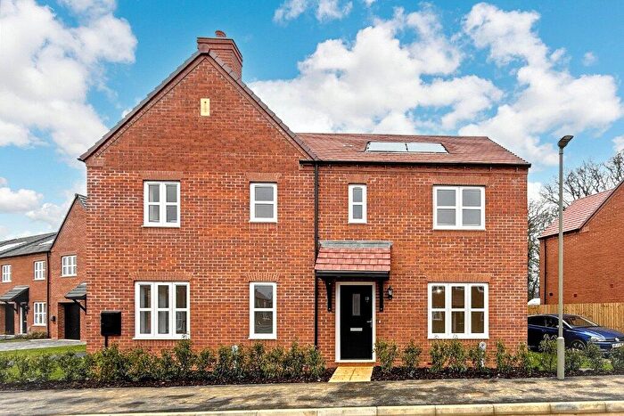 2 Bedroom End Of Terrace House For Sale In Blackwell Drive, Banbury, Oxfordshire, OX16