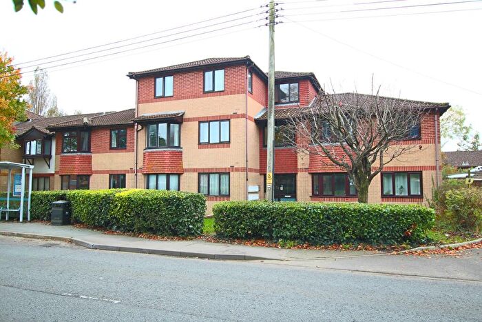 1 Bedroom Apartment For Sale In Portsmouth Road, Southampton, SO19