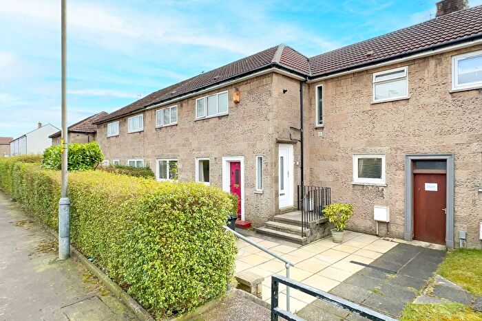 3 Bedroom Flat For Sale In Collins Street, Hardgate, Clydebank, G81