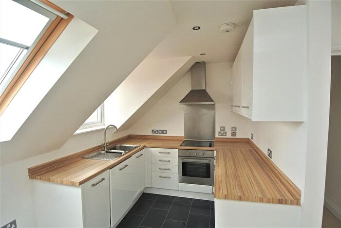 1 Bedroom Flat To Rent In Baker Street, Weybridge, KT13