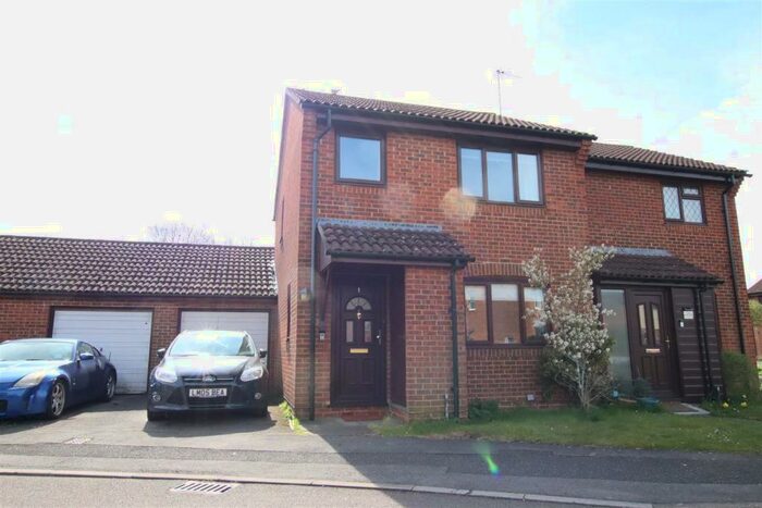 3 Bedroom House To Rent In Alderfield Close, Theale, Reading, RG7