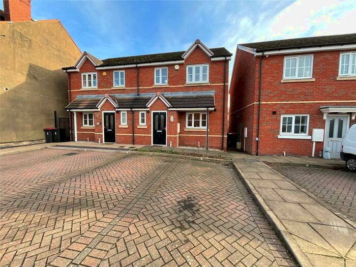 3 Bedroom Semi-Detached House For Sale In Colonel Dibley Close, Piccadilly, Tamworth, Warwickshire, B78