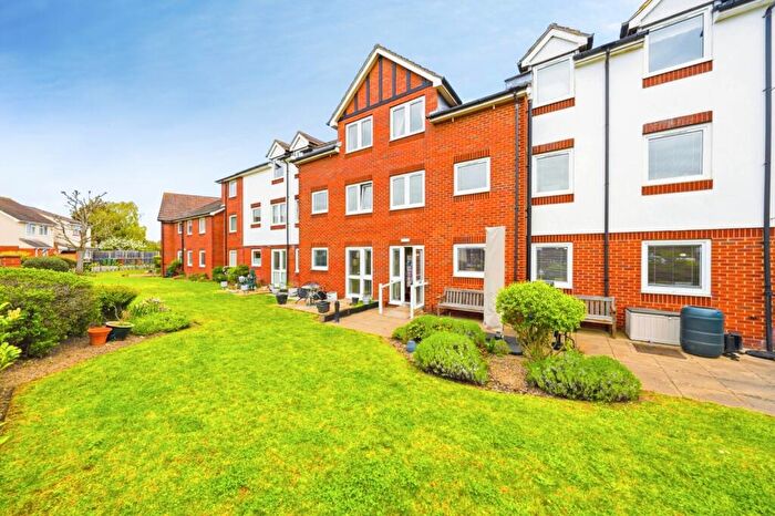 2 Bedroom Apartment For Sale In Fern Court, Bexleyheath, DA7