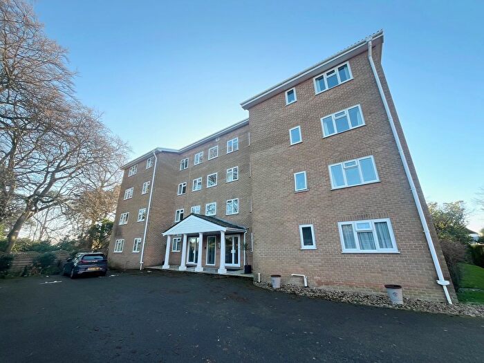 3 Bedroom Flat To Rent In Fairview Park, Poole, BH14