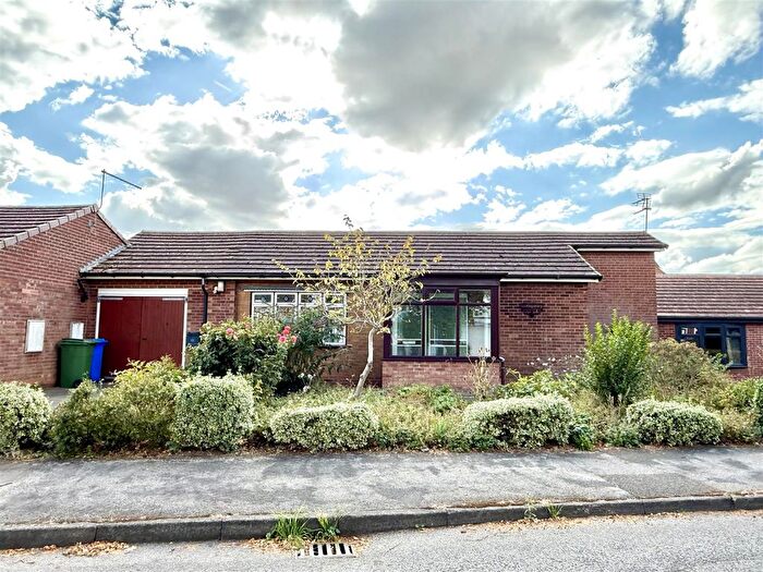 2 Bedroom Semi-detached Bungalow For Sale In Northfield Close, South Cave, HU15