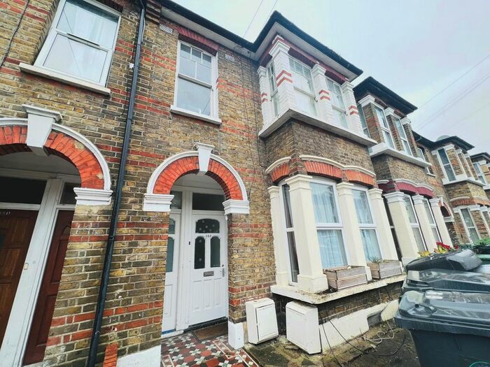 2 Bedroom Flat To Rent In Francis Road, London, E10