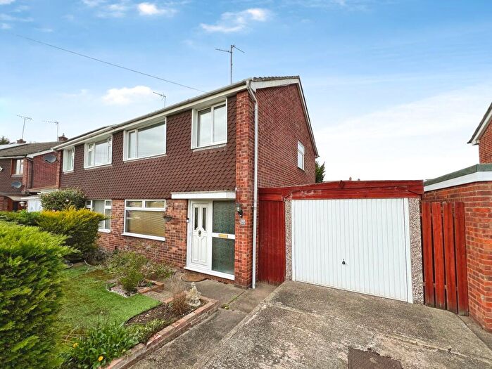 3 Bedroom Semi Detached House For Sale In Wroxall Drive, Grantham, NG31