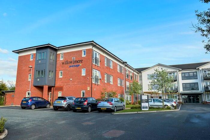 2 Bedroom Flat For Sale In East Road, Middlewich, CW10