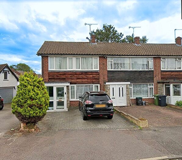 3 Bedroom Terraced House For Sale In Elgin Road, Cheshunt, EN8