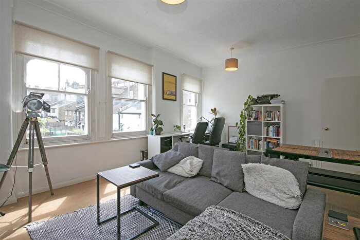1 Bedroom Flat To Rent In Gambole Road, Tooting, SW17