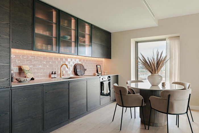 3 Bedroom Apartment For Sale In Starboard Way, London, E16