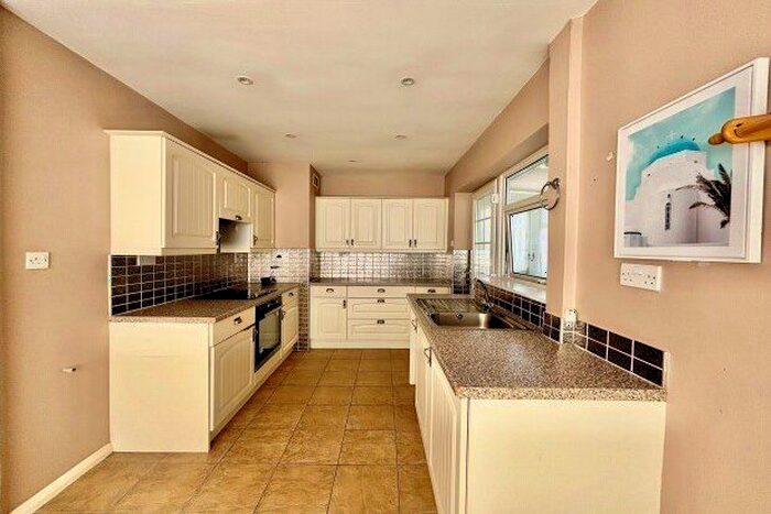 3 Bedroom Detached Bungalow To Rent In Shelden Drive, Gillingham, ME8