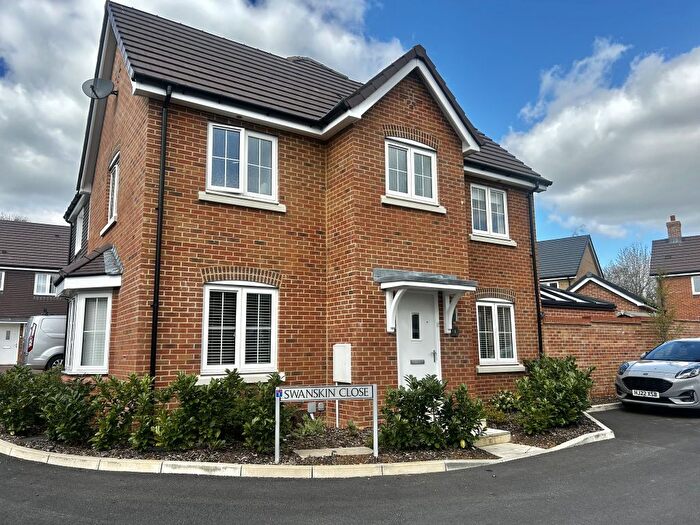 3 Bedroom Semi Detached House For Sale In Swanskin Close, Sturminster Newton, DT10