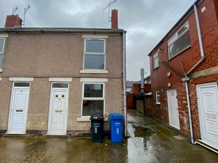 2 Bedroom House To Rent In Brook Yard, Chatsworth Road, Chesterfield, S40