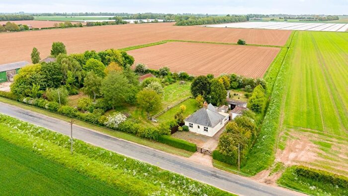 3 Bedroom Detached Bungalow For Sale In Blackbarn Road, Gedney Drove End, Spalding, Lincs, PE12