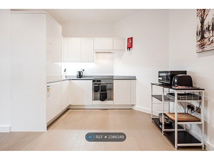1 Bedroom Flat To Rent In Ziggurat House, St Albans, AL1