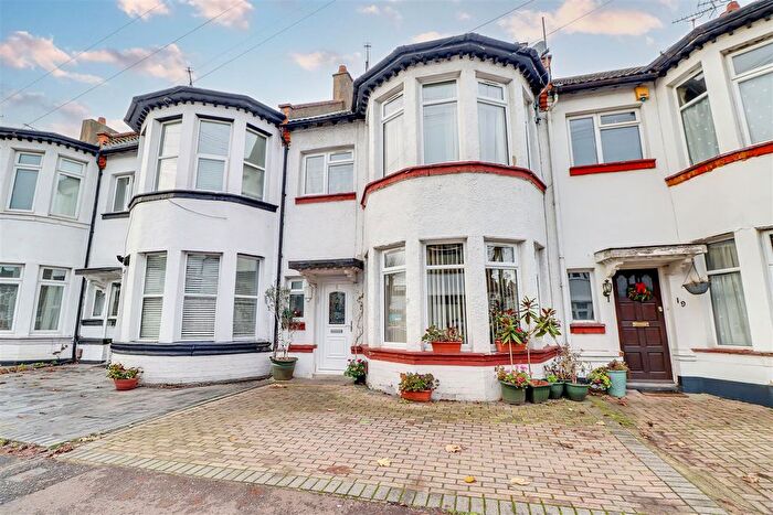 4 Bedroom Property For Sale In Fairmead Avenue, Westcliff-On-Sea, SS0