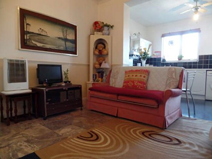 3 Bedroom Flat To Rent In Staines Road, Feltham, TW14