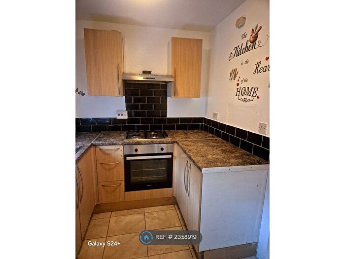 2 Bedroom Terraced House To Rent In Kingfisher Close, London, SE28