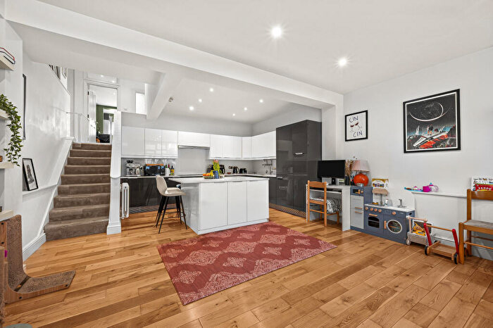 2 Bedroom Flat For Sale In East Dulwich Grove, East Dulwich, SE22